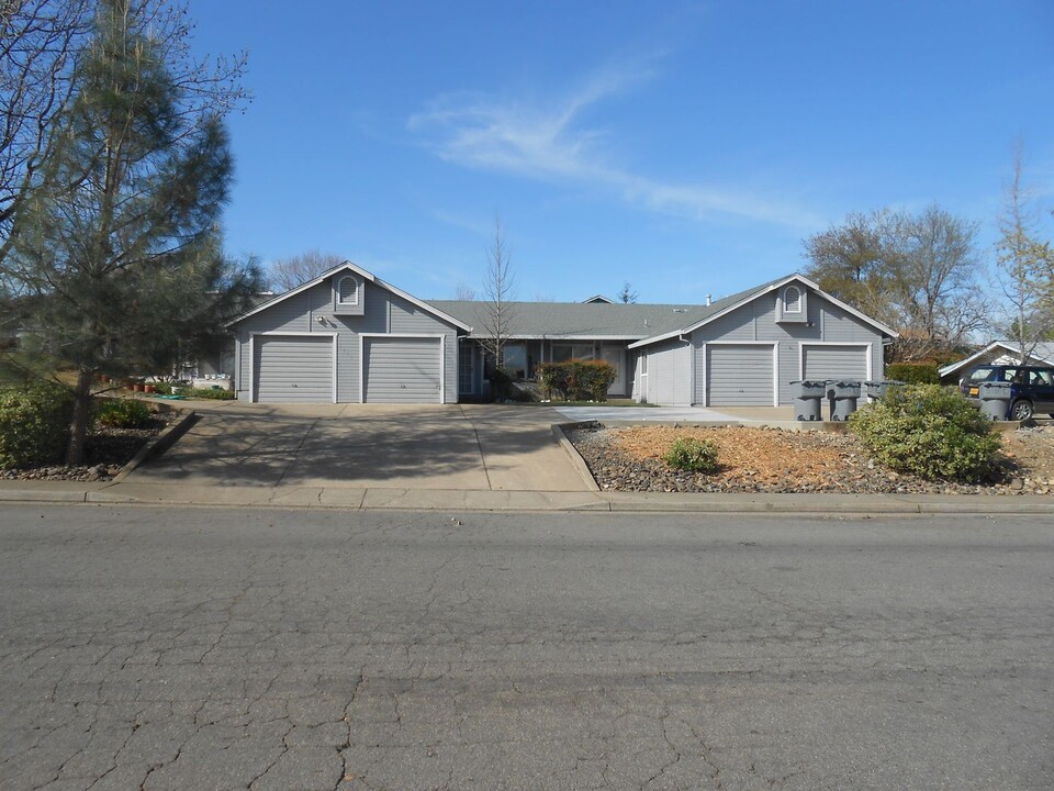 5331 Vly Rdg Dr in Redding, CA - Foto de edificio