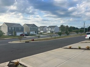 1073 Hammett Rd in Johnson City, TN - Building Photo - Building Photo