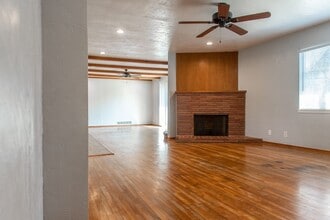 2320 S Locust St in Visalia, CA - Building Photo - Building Photo