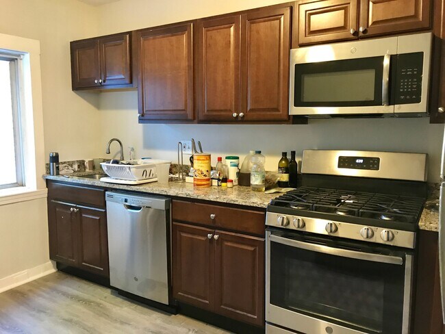 76 Linden St, Unit 2 in Boston, MA - Foto de edificio - Building Photo