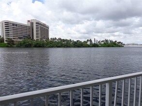 5091 NW 7th St in Miami, FL - Foto de edificio - Building Photo