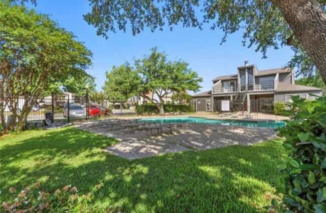 12480 Abrams Rd in Dallas, TX - Building Photo - Building Photo