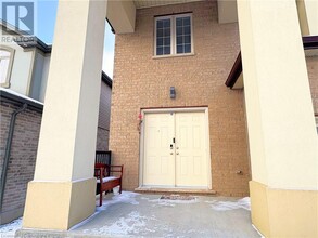 34 Watervale Dr in Kitchener, ON - Building Photo - Building Photo