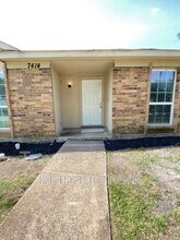 7414 Emory Oak Ln in Dallas, TX - Building Photo - Building Photo