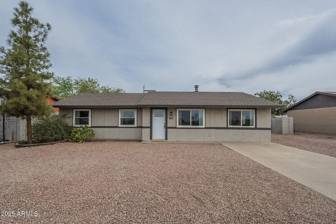 310 E Southern Ave in Apache Junction, AZ - Building Photo