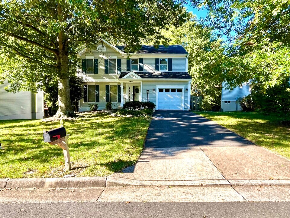 3823 Jocelyn Dr in Woodbridge, VA - Building Photo