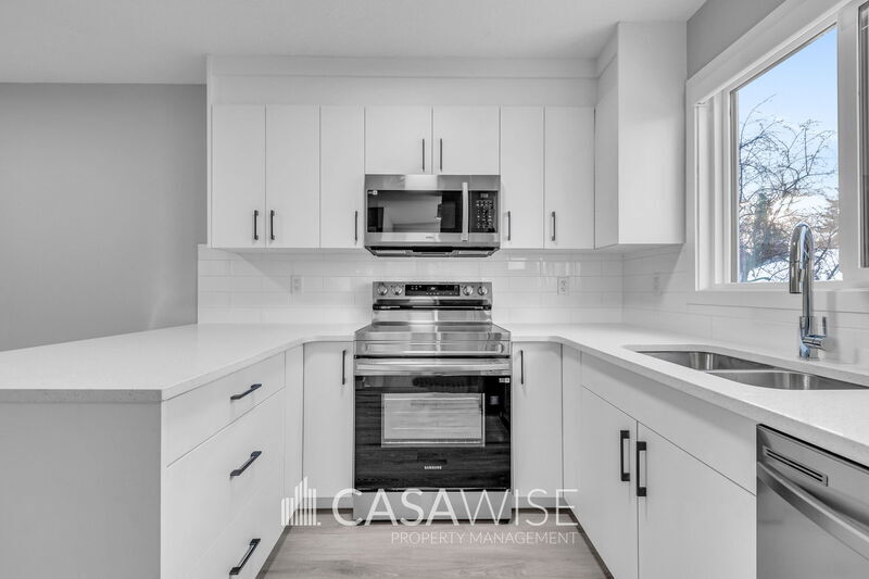 11331-11126 126 St NW in Edmonton, AB - Building Photo