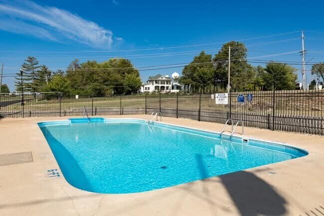 214 Timber Ridge Dr in Hillsboro, MO - Foto de edificio - Building Photo