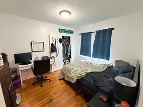 35 Oak St, Unit 2 in Somerville, MA - Building Photo - Building Photo