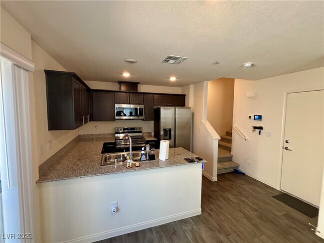 2746 Champagne Gold Ave