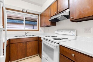 2945 SE Washington St in Portland, OR - Building Photo