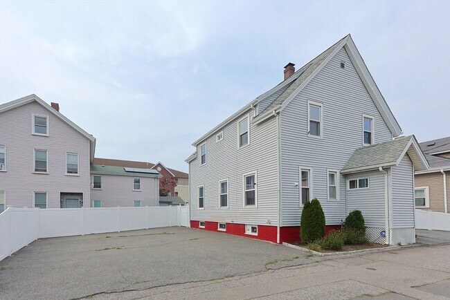 8 Tacoma St in Lynn, MA - Building Photo - Building Photo