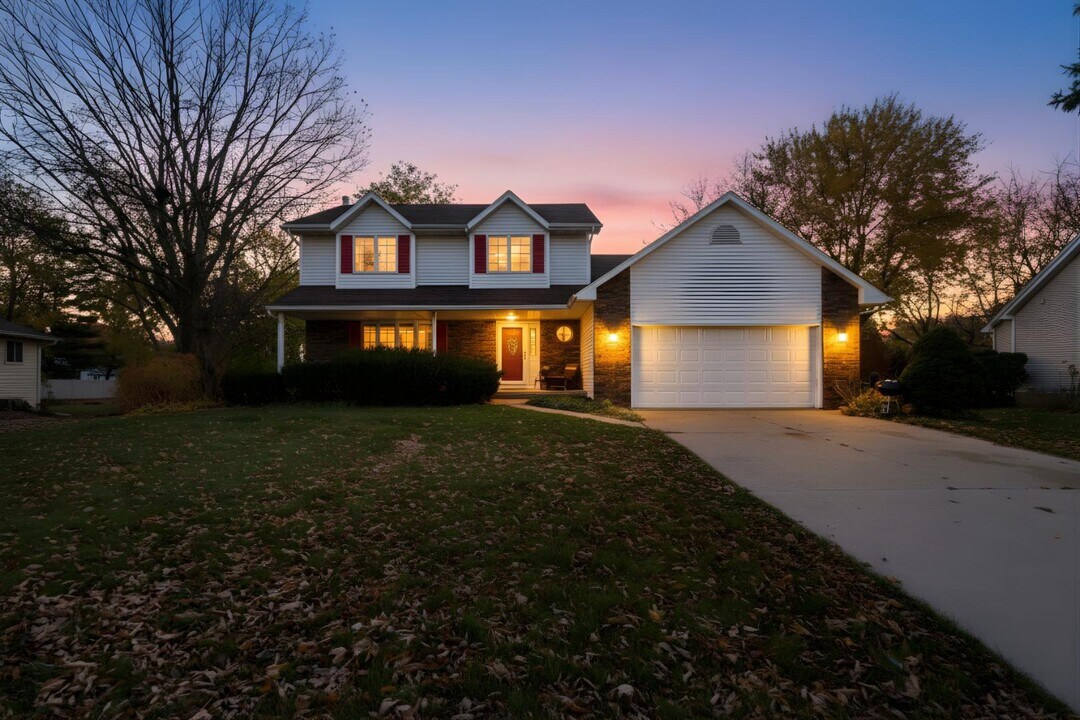 1853 Wallinford Dr in Sun Prairie, WI - Building Photo