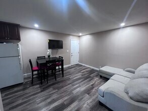 3985 Rhoda Ave in Oakland, CA - Building Photo - Building Photo