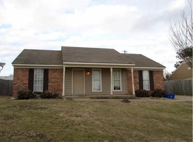 10262 Williford Dr in Olive Branch, MS - Building Photo