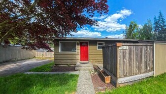 529 Madison St in Everett, WA - Building Photo