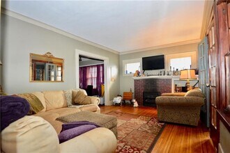 8 Regent St, Unit 2 in Rochester, NY - Building Photo - Building Photo