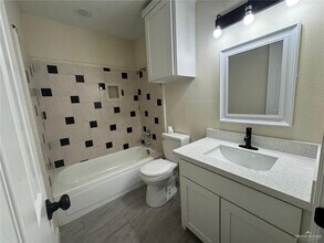 23 Walnut Ave in McAllen, TX - Building Photo - Building Photo