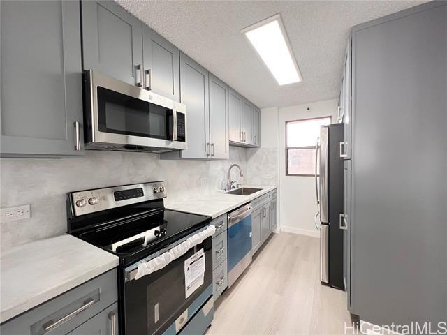 property at 98-487-487 Koauka Loop