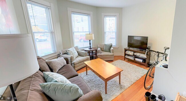 83 Marion St, Unit 1 in Somerville, MA - Building Photo - Building Photo