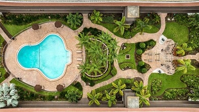 Veranda Flats in St. Petersburg, FL - Foto de edificio - Building Photo