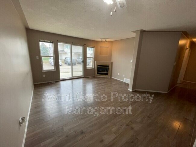 4405-44037 37 St in Stony Plain, AB - Building Photo - Building Photo