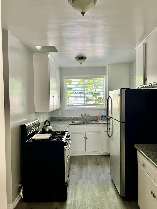 1615-1621 N Hobart Blvd