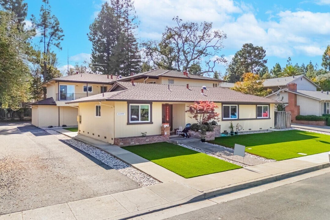 22434 Salem Ave in Cupertino, CA - Building Photo