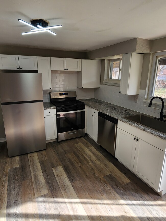 414 Lincoln Ave in Springdale, PA - Foto de edificio - Building Photo