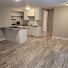 5852 W Irving Park Rd in Chicago, IL - Building Photo - Building Photo