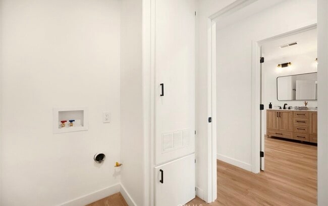 15788 Cobalt St in Los Angeles, CA - Building Photo - Building Photo