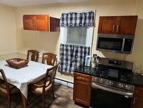 84 Prospect St in New Britain, CT - Building Photo - Building Photo
