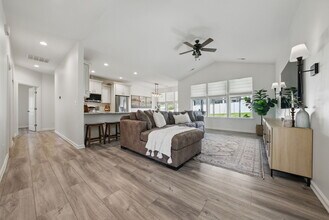 2521 S Vera Crest Dr in Spokane Valley, WA - Foto de edificio - Building Photo