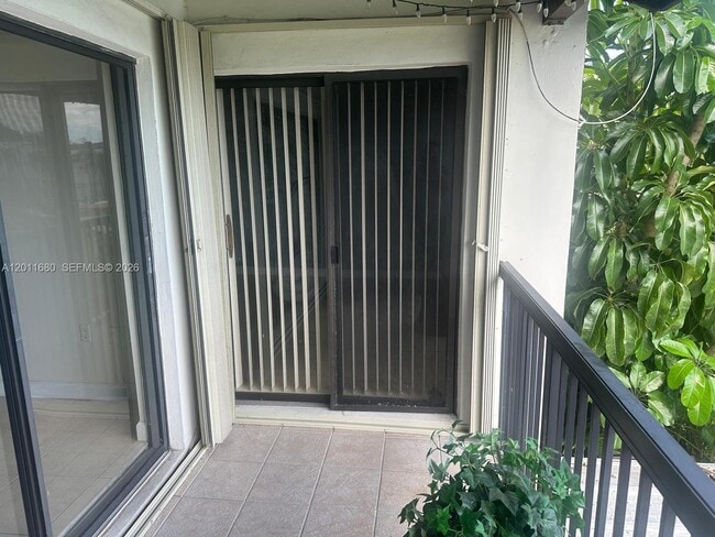 551 NW 107th Ave in Miami, FL - Building Photo - Building Photo