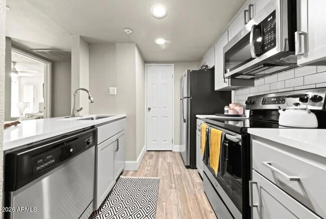 1975 E University Dr, Unit 2 in Tempe, AZ - Building Photo - Building Photo