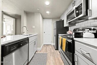 1975 E University Dr, Unit 1 in Tempe, AZ - Building Photo - Building Photo