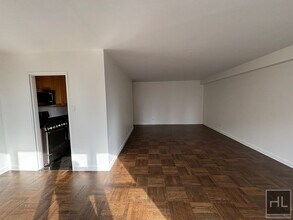 East 79th Street in New York, NY - Foto de edificio - Building Photo