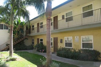 West Wind Apartments in Long Beach, CA - Building Photo - Building Photo