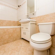 20 Goodwin Pl-Unit -2D in Brooklyn, NY - Building Photo - Building Photo