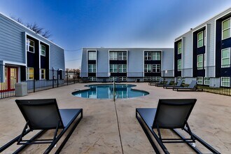 The Pointe Apartments in Lubbock, TX - Foto de edificio - Building Photo
