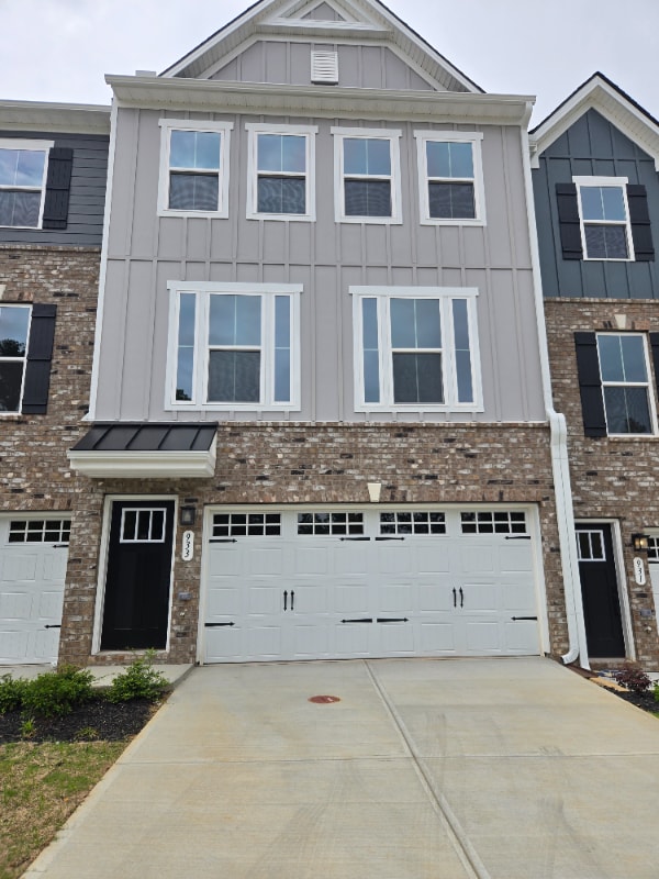 property at 933 Woods Chapel Rd