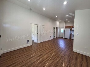 5025 SE 118th Ave in Portland, OR - Building Photo - Building Photo