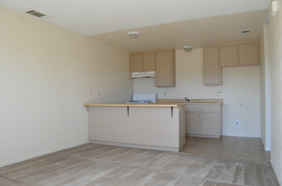 Desert Dunes Apartments in Hesperia, CA - Building Photo