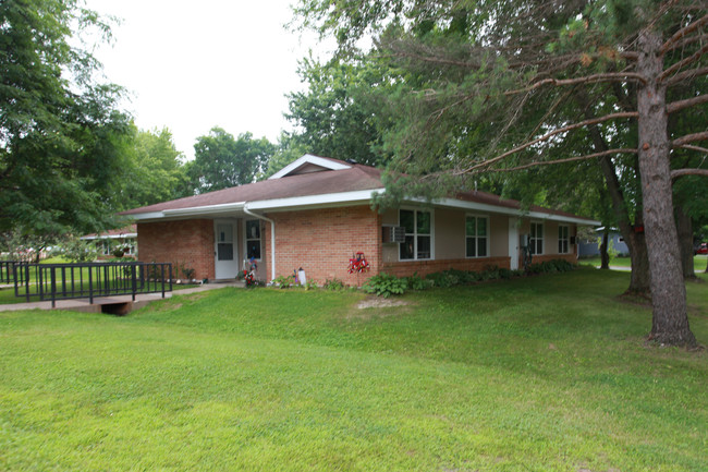 Norseman Manor in Woodville, WI - Foto de edificio - Building Photo