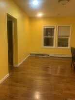 90-01 184th Pl in Queens, NY - Building Photo