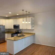 106 Shepherdson Ln NE in Vienna, VA - Building Photo - Building Photo