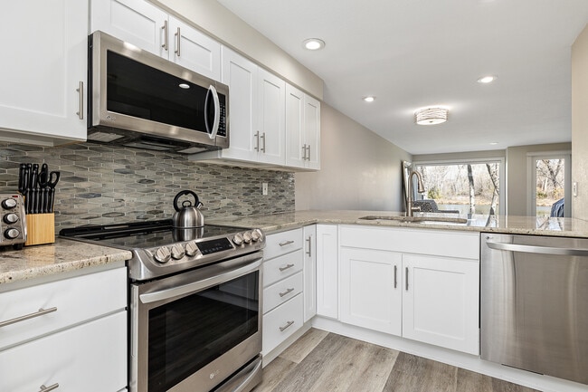 property at 1927 S Teal Ln