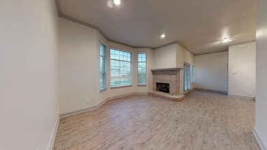 Franconia Court in Dallas, TX - Building Photo - Building Photo