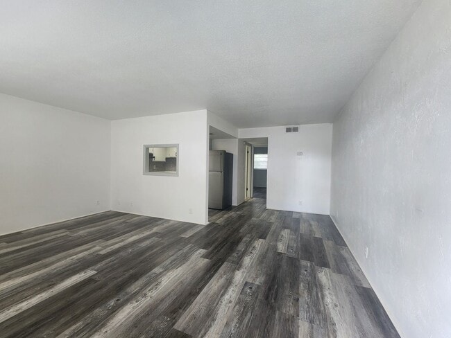 1140 S Ridgewood Ave in Daytona Beach, FL - Foto de edificio - Building Photo