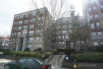 1820 Commonwealth Ave, Unit 5 in Boston, MA - Building Photo - Building Photo